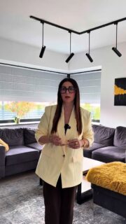 Nie każda zmiana musi oznaczać wywrócenie życia do góry nogami.🙃Czasem wystarczy jedna decyzja, żeby zacząć coś swojego.Ta branża to jedna z tych, do których możesz wejść:– bez doświadczenia– bez własnego salonu– bez rzucania wszystkiego od razuI to jest coś, czego wiele kobiet szuka:👉 dodatkowy dochód👉 większa niezależność👉 możliwość zmiany pracyJa też zaczynałam od zera, bez zaplecza i bez znajomości branży.Dlatego wiem, że to jest możliwe!To dopiero odcinek 1 z 12 — pokażę Ci wszystko krok po kroku.Zaobserwuj żeby nie przegapić kolejnych odcinków serii....nowy zawód dla kobiety, stylistka włosów